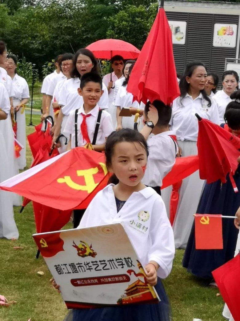辽宁沈阳，蹊跷的劫案，男子取现50万元当街被抢，报案后行为反常